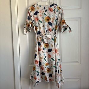 Inomi White and Floral Tie Waist Knee Length Flowy Dress - Size Small